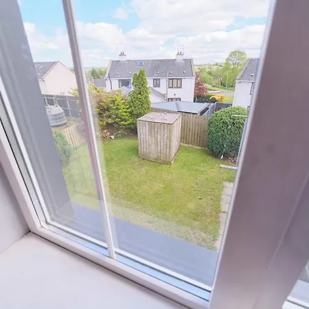 4 Bedroom House By Travel Lets Homes With Garden Casa vacanze